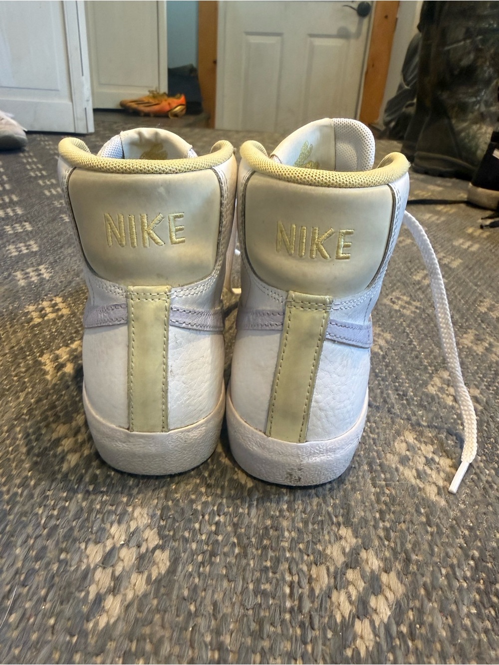 Girls Nike Blazers - Picture 5 of 6